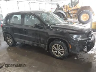 2013 Volkswagen Tiguan SE z VIN WVGBV7AXXDW537827, wystawiony jako IAAI lot #41634415 z przebiegiem 179 249 mil mil oraz . Historia ofert i sprzedaży dostępna na DreamBid. Obrazek 1.