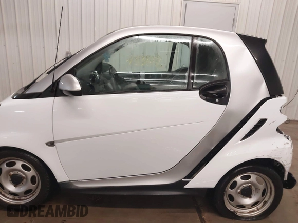 2015 Smart fortwo Passion z VIN WMEEJ3BA2FK790569, wystawiony jako IAAI lot #41598759 z przebiegiem 78 307 mil mil oraz . Historia ofert i sprzedaży dostępna na DreamBid. Obrazek 14.