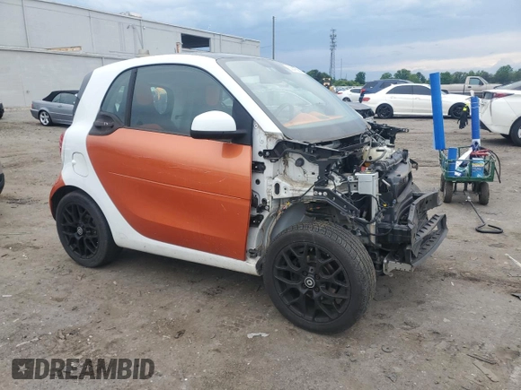 2016 Smart fortwo Passion with VIN WMEFJ5DA0GK060576, listed as a Copart auction lot 55641565 with 99,558 mi miles and Salvage title. Bid and sale history available at DreamBid. Image 4.