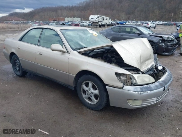 1997 Lexus ES 300 Luxury Sport Sdn with VIN JT8BF22G9V0040046, listed as a IAAI auction lot 41825311 with 316,395 mi miles. Bid and sale history available at carsss.com. Image 1.