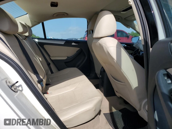 2011 Volkswagen Jetta SEL z VIN 3VWLX7AJ6BM330781, wystawiony jako Copart lot #53636705 z przebiegiem 187 416 mil mil oraz Szkoda całkowita • Salvage title. Historia ofert i sprzedaży dostępna na DreamBid. Obrazek 10.