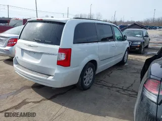 2015 Chrysler Town & Country Touring with VIN 2C4RC1BG8FR661370, listed as a IAAI auction lot 41646484 with 130,110 mi miles. Bid and sale history available at carsss.com. Image 4.