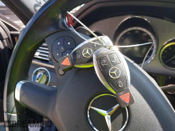 2010 Mercedes-Benz E 550 Luxury с VIN WDDHF9AB0AA125460, выставлен на аукционе IAAI как лот 42435400 с пробегом 120 925 миль миль и . История ставок и продаж доступна на DreamBid. Изображение 11.