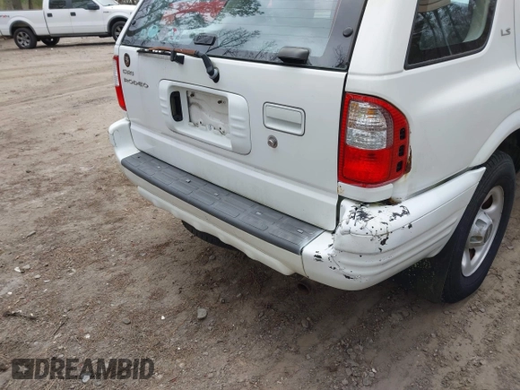 2000 Isuzu Rodeo S with VIN 4S2CK58W5Y4353808, listed as a IAAI auction lot 41723054 with 159,863 mi miles. Bid and sale history available at carsss.com. Image 6.