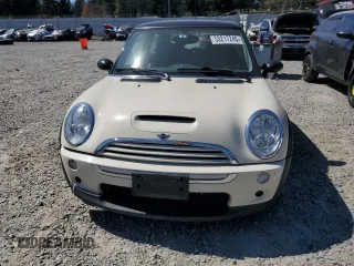 2006 MINI Hardtop S z VIN WMWRE33526TJ48561, wystawiony jako Copart lot #53217245 z przebiegiem 154 128 mil mil oraz Czysty tytuł • Clean title. Historia ofert i sprzedaży dostępna na DreamBid. Obrazek 5.
