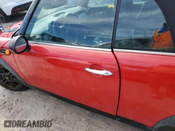 2015 MINI Convertible с VIN WMWZN3C53FT266957, выставлен на аукционе Copart как лот 74564094 с пробегом Не указан миль и На запчасти • Non repairable. История ставок и продаж доступна на DreamBid. Изображение 12.