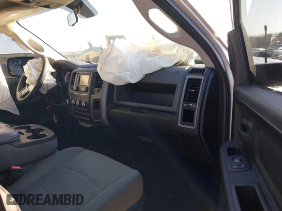 2017 Ram 1500 Express z VIN 3C6RR7KT1HG793157, wystawiony jako IAAI lot #41990661 z przebiegiem 92 038 mil mil oraz . Historia ofert i sprzedaży dostępna na DreamBid. Obrazek 5.