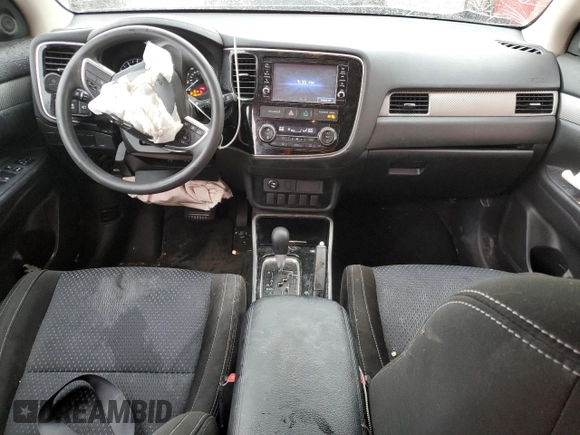 2018 Mitsubishi Outlander ES z VIN JA4AZ3A3XJZ062453, wystawiony jako Copart lot #55823265 z przebiegiem 59 084 mil mil oraz Szkoda całkowita • Salvage title. Historia ofert i sprzedaży dostępna na DreamBid. Obrazek 8.