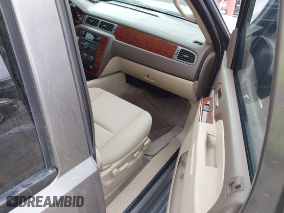 2012 Chevrolet Tahoe LS z VIN 1GNSCAE08CR323878, wystawiony jako IAAI lot #41936259 z przebiegiem 67 542 mil mil oraz . Historia ofert i sprzedaży dostępna na DreamBid. Obrazek 5.