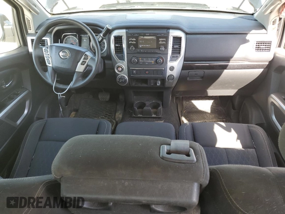 2018 Nissan Titan SV z VIN 1N6AA1EJ0JN504302, wystawiony jako Copart lot #48414435 z przebiegiem 72 766 mil mil oraz Szkoda całkowita • Salvage title. Historia ofert i sprzedaży dostępna na DreamBid. Obrazek 8.
