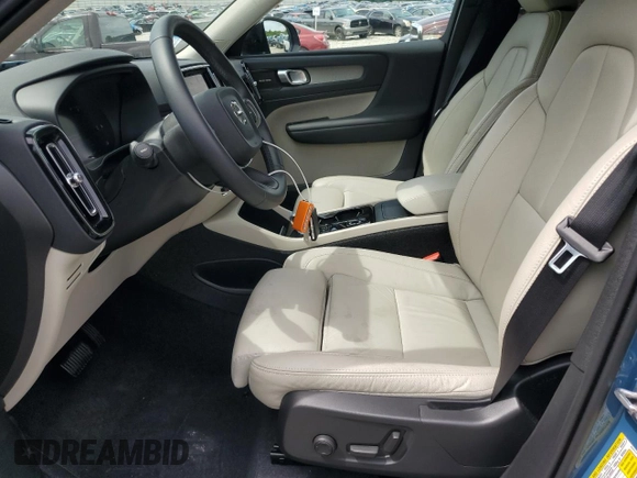 2023 Volvo XC40 Ultimate Dark Theme z VIN YV4L12UX6P2087430, wystawiony jako Copart lot #62543495 z przebiegiem 1 960 mil mil oraz Szkoda całkowita • Salvage title. Historia ofert i sprzedaży dostępna na DreamBid. Obrazek 7.