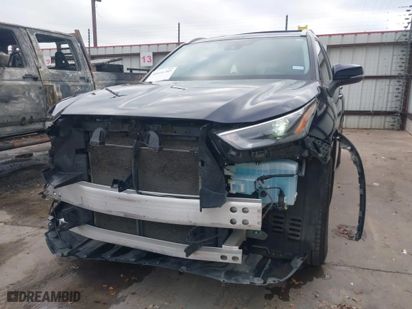 2023 Toyota Highlander L with VIN 5TDKDRBH7PS012979, listed as a IAAI auction lot 40931385 with 69,613 mi miles. Bid and sale history available at carsss.com. Image 6.