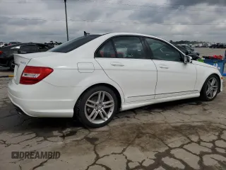 2013 Mercedes-Benz C 300 Sport z VIN WDDGF8AB3DA788872, wystawiony jako Copart lot #56325655 z przebiegiem 173 183 mil mil oraz Szkoda całkowita • Salvage title. Historia ofert i sprzedaży dostępna na DreamBid. Obrazek 3.