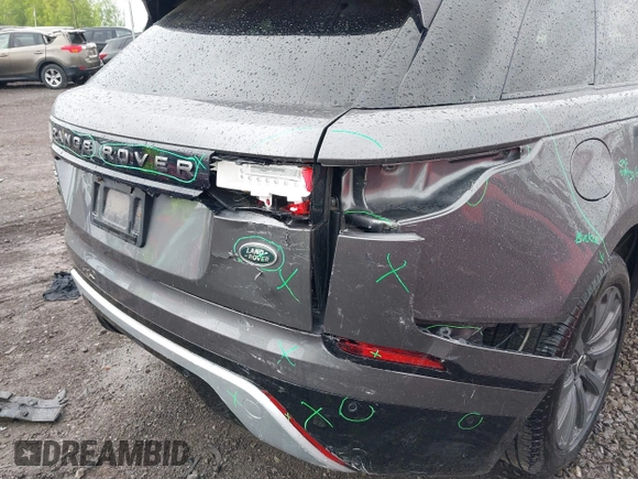 2019 Land Rover Range Rover Velar R-Dynamic SE z VIN SALYL2EX1KA227926, wystawiony jako IAAI lot #42353130 z przebiegiem 39 890 mil mil oraz . Historia ofert i sprzedaży dostępna na DreamBid. Obrazek 18.