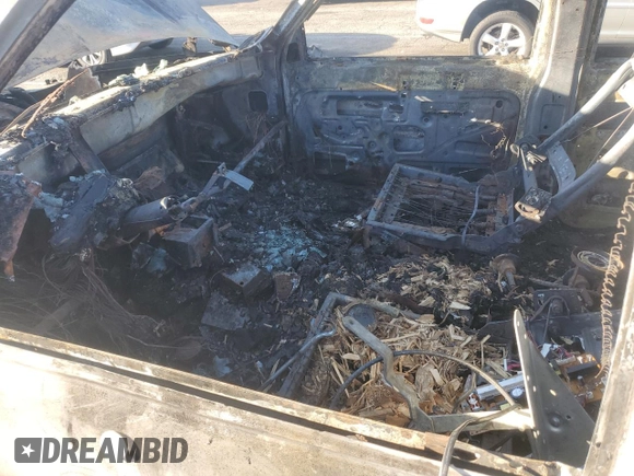 1994 GMC Suburban z VIN 1GKEC16K3RJ769051, wystawiony jako Copart lot #74576864 z przebiegiem Nie podano mil oraz Nie do naprawy • Non repairable. Historia ofert i sprzedaży dostępna na DreamBid. Obrazek 7.