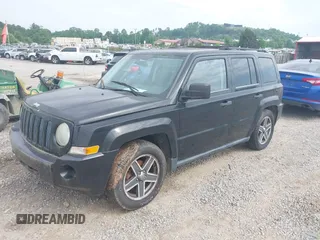 2008 Jeep Patriot Sport z VIN 1J8FF28W98D798783, wystawiony jako IAAI lot #42289785 z przebiegiem 116 453 mil mil oraz . Historia ofert i sprzedaży dostępna na DreamBid. Obrazek 2.
