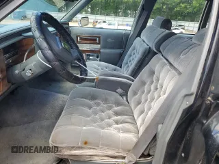 1988 Cadillac Brougham z VIN 1G6DW51Y1J9731375, wystawiony jako Copart lot #55673625 z przebiegiem 91 741 mil mil oraz Szkody całkowita. Historia ofert i sprzedaży dostępna na DreamBid. Obrazek 7.