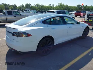 2013 Tesla Model S Performance с VIN 5YJSA1CP1DFP06681, выставлен на аукционе IAAI как лот 42438892 с пробегом 108 926 миль миль и . История ставок и продаж доступна на DreamBid. Изображение 4.