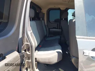 2006 Nissan Titan XE z VIN 1N6AA06B06N551578, wystawiony jako IAAI lot #42403828 z przebiegiem 143 420 mil mil oraz . Historia ofert i sprzedaży dostępna na DreamBid. Obrazek 8.