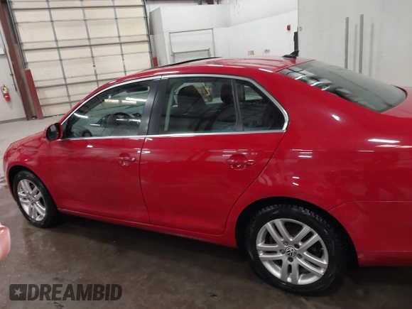 2010 Volkswagen Jetta TDI z VIN 3VWRL7AJ3AM178141, wystawiony jako IAAI lot #41467916 z przebiegiem 225 349 mil mil oraz . Historia ofert i sprzedaży dostępna na DreamBid. Obrazek 14.