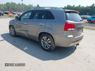 2013 Kia Sorento SX с VIN 5XYKWDA20DG337895, выставлен на аукционе IAAI как лот 42479734 с пробегом 198 291 миль миль и . История ставок и продаж доступна на DreamBid. Изображение 3.