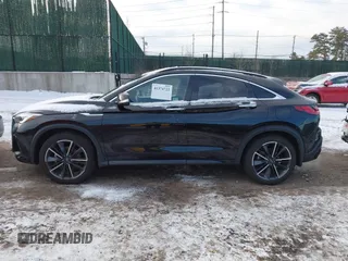 2023 Infiniti QX55 Essential z VIN 3PCAJ5KR1PF114918, wystawiony jako IAAI lot #41374722 z przebiegiem 13 775 mil mil oraz . Historia ofert i sprzedaży dostępna na DreamBid. Obrazek 14.