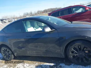 2021 Tesla Model Y Long Range with VIN 5YJYGDEE0MF228744, listed as a IAAI auction lot 41410731 with 32,371 mi miles. Bid and sale history available at carsss.com. Image 12.