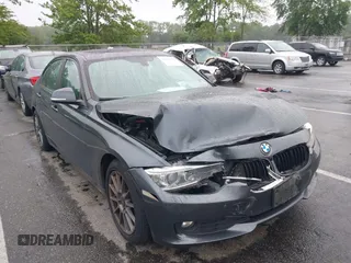 2015 BMW 3 Series 328d xDrive z VIN WBA3D5C5XFK291154, wystawiony jako IAAI lot #42445359 z przebiegiem 102 142 mil mil oraz . Historia ofert i sprzedaży dostępna na DreamBid. Obrazek 1.