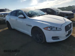 2013 Jaguar XJ z VIN SAJWJ1CD0D8V53753, wystawiony jako Copart lot #45155755 z przebiegiem 53 524 mil mil oraz Szkoda całkowita • Salvage title. Historia ofert i sprzedaży dostępna na DreamBid. Obrazek 4.
