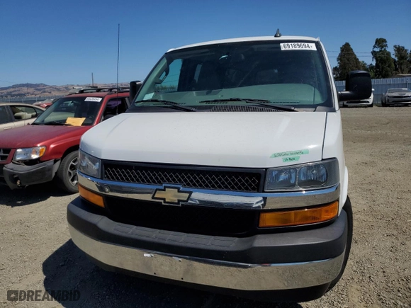 2018 Chevrolet Express Passenger LT with VIN 1GAZGPFG0J1331553, listed as a Copart auction lot 69189694 with 84,376 mi miles and Salvage Title. Bid and sale history available at carsss.com. Image 5.