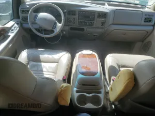 2001 Ford Excursion Limited z VIN 1FMSU43F71EA62211, wystawiony jako Copart lot #54668955 z przebiegiem 90 859 mil mil oraz Szkoda całkowita • Salvage title. Historia ofert i sprzedaży dostępna na DreamBid. Obrazek 8.