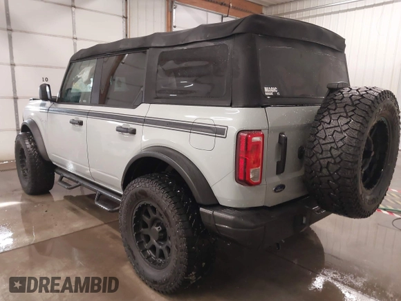 2022 Ford Bronco with VIN 1FMEE5DH4NLB88639, listed as a IAAI auction lot 41597123 with 31,897 mi miles. Bid and sale history available at carsss.com. Image 3.