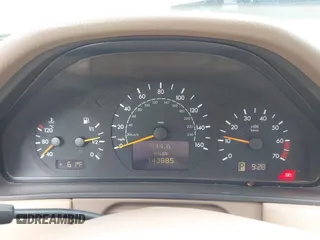2001 Mercedes-Benz E 320 z VIN WDBJF65J71B245423, wystawiony jako IAAI lot #42117041 z przebiegiem 143 885 mil mil oraz . Historia ofert i sprzedaży dostępna na DreamBid. Obrazek 7.