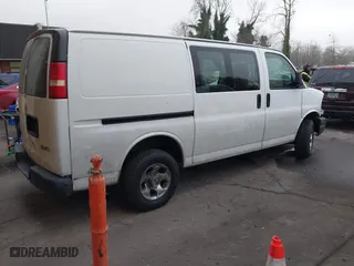 2008 GMC Savana Cargo Van with VIN 1GTGG25CX81235617, listed as a IAAI auction lot 41353274 with 209,888 mi miles. Bid and sale history available at carsss.com. Image 4.