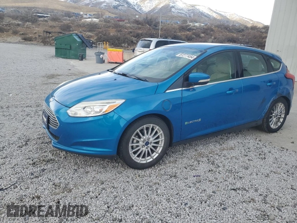 2014 Ford Focus Electric z VIN 1FADP3R41EL341620, wystawiony jako Copart lot #87277454 z przebiegiem 67 589 mil mil oraz Szkody całkowita. Historia ofert i sprzedaży dostępna na DreamBid. Obrazek 1.