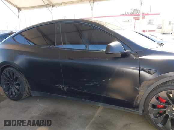 2022 Tesla Model Y Performance z VIN 7SAYGDEF0NF491586, wystawiony jako IAAI lot #42276747 z przebiegiem 117 203 mil mil oraz . Historia ofert i sprzedaży dostępna na DreamBid. Obrazek 13.