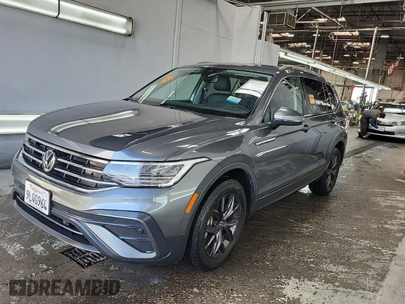 2024 Volkswagen Tiguan SE with VIN 3VV3B7AX1RM108036, listed as a IAAI auction lot 42796415 with 37,805 mi miles and . Bid and sale history available at DreamBid. Image 26.