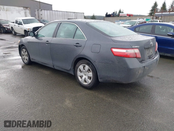 2008 Toyota Camry LE z VIN 4T1BE46KX8U762021, wystawiony jako IAAI lot #42072732 z przebiegiem 153 646 mil mil oraz . Historia ofert i sprzedaży dostępna na DreamBid. Obrazek 3.