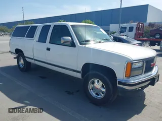 1993 GMC Sierra 1500 z VIN 2GTEK19K4P1557504, wystawiony jako IAAI lot #42111399 z przebiegiem 442 814 mil mil oraz . Historia ofert i sprzedaży dostępna na DreamBid. Obrazek 1.