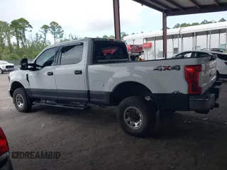 2018 Ford F-250 XL z VIN 1FT7W2B60JEB37227, wystawiony jako IAAI lot #42646192 z przebiegiem 182 730 mil mil oraz . Historia ofert i sprzedaży dostępna na DreamBid. Obrazek 13.