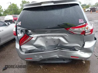 2019 Toyota Sienna XLE Auto Access Seat z VIN 5TDYZ3DC2KS018742, wystawiony jako IAAI lot #42288335 z przebiegiem 101 741 mil mil oraz . Historia ofert i sprzedaży dostępna na DreamBid. Obrazek 16.