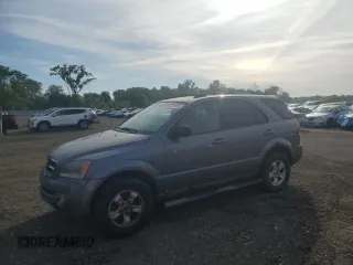 2005 Kia Sorento LX z VIN KNDJC733055349194, wystawiony jako Copart lot #57558705 z przebiegiem 120 967 mil mil oraz Czysty tytuł • Clean title. Historia ofert i sprzedaży dostępna na DreamBid. Obrazek 1.