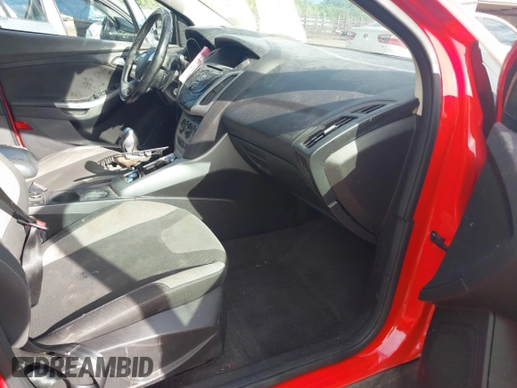 2012 Ford Focus SE z VIN 1FAHP3K21CL444088, wystawiony jako IAAI lot #42242725 z przebiegiem 145 604 mil mil oraz . Historia ofert i sprzedaży dostępna na DreamBid. Obrazek 5.
