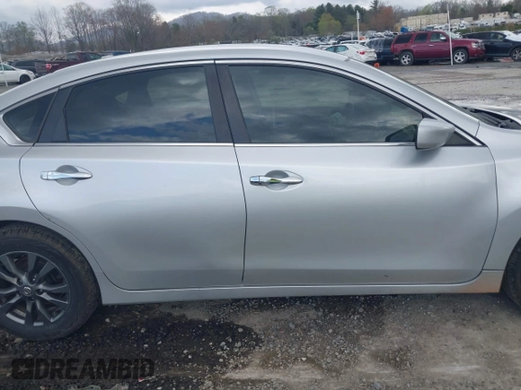 2015 Nissan Altima S with VIN 1N4AL3AP0FN900696, listed as a IAAI auction lot 41960816 with 168,139 mi miles and . Bid and sale history available at carsss.com. Image 14.