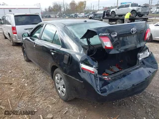 2011 Toyota Camry LE with VIN 4T1BF3EK1BU751800, listed as a IAAI auction lot 40754493 with 186,316 mi miles. Bid and sale history available at carsss.com. Image 3.