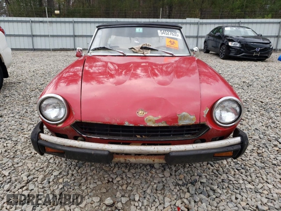 1977 FIAT 124 Spider z VIN 124CS10119615, wystawiony jako Copart lot #54527635 z przebiegiem 92 780 mil mil oraz Czysty tytuł • Clean title. Historia ofert i sprzedaży dostępna na DreamBid. Obrazek 5.