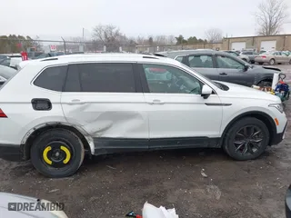 2022 Volkswagen Tiguan SE with VIN 3VV2B7AX8NM068186, listed as a IAAI auction lot 41704979 with 48,424 mi miles. Bid and sale history available at carsss.com. Image 13.