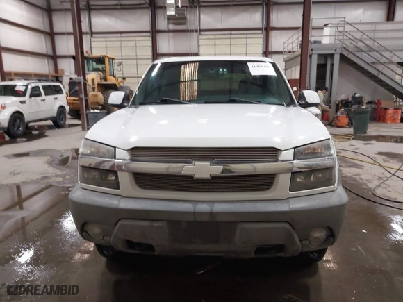 2002 Chevrolet Avalanche with VIN 3GNEC13T92G131605, listed as a IAAI auction lot 41481400 with 1 mi miles. Bid and sale history available at carsss.com. Image 12.