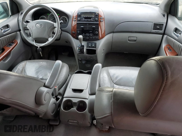 2004 Toyota Sienna XLE with VIN 5TDZA22C24S215695, listed as a Copart auction lot 88263905 with 223,847 mi miles and Clean Title. Bid and sale history available at carsss.com. Image 8.