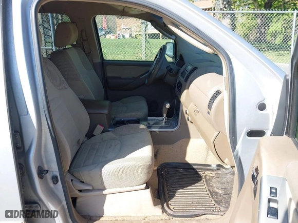 2006 Nissan Pathfinder SE with VIN 5N1AR18W06C625090, listed as a IAAI auction lot 42033313 with 263,131 mi miles. Bid and sale history available at carsss.com. Image 5.